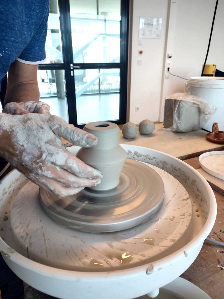 Töpfern auf der Töpferscheibe